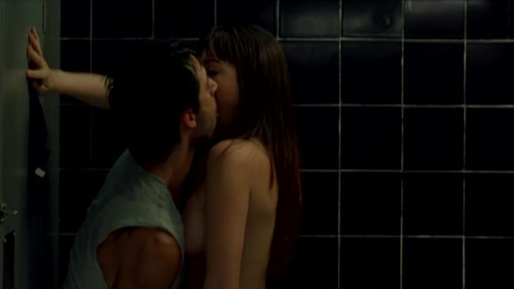 Mentiras y gordas (2009) nude sex scene
