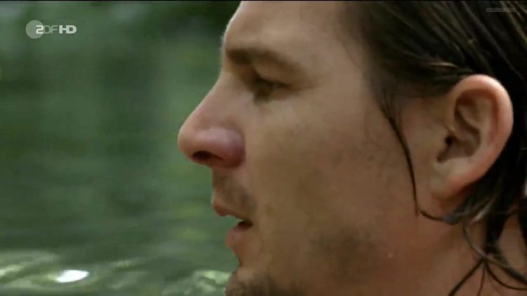 Nackt Szene – Fluss des Lebens Verloren am Amazonas (2013)