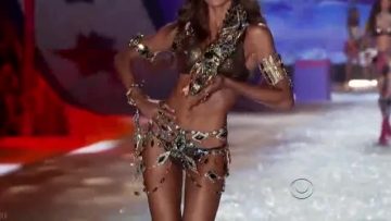 Izabel-Goulart-The-Victorias-Secret-Fashion-Show-2012.mp4 thumbnail