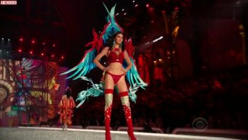 Kendall-Jenner-The-Victorias-Secret-Fashion-Show-2016.mp4 thumbnail