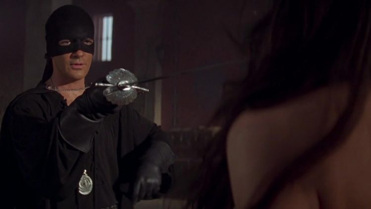 Topless - The mask of Zorro (1998)