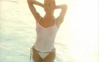 Heidi-Klum-Wet-T-Shirt-See-Through.mp4 thumbnail