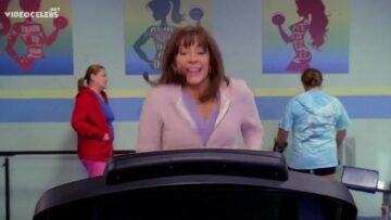 Sexy - The Middle s08e04 (2016)