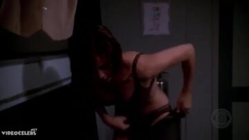 Sexy- JAG s08e01 (2002)