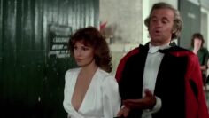 Raquel-Welch-See-through-Lanimal-1975.mp4 thumbnail